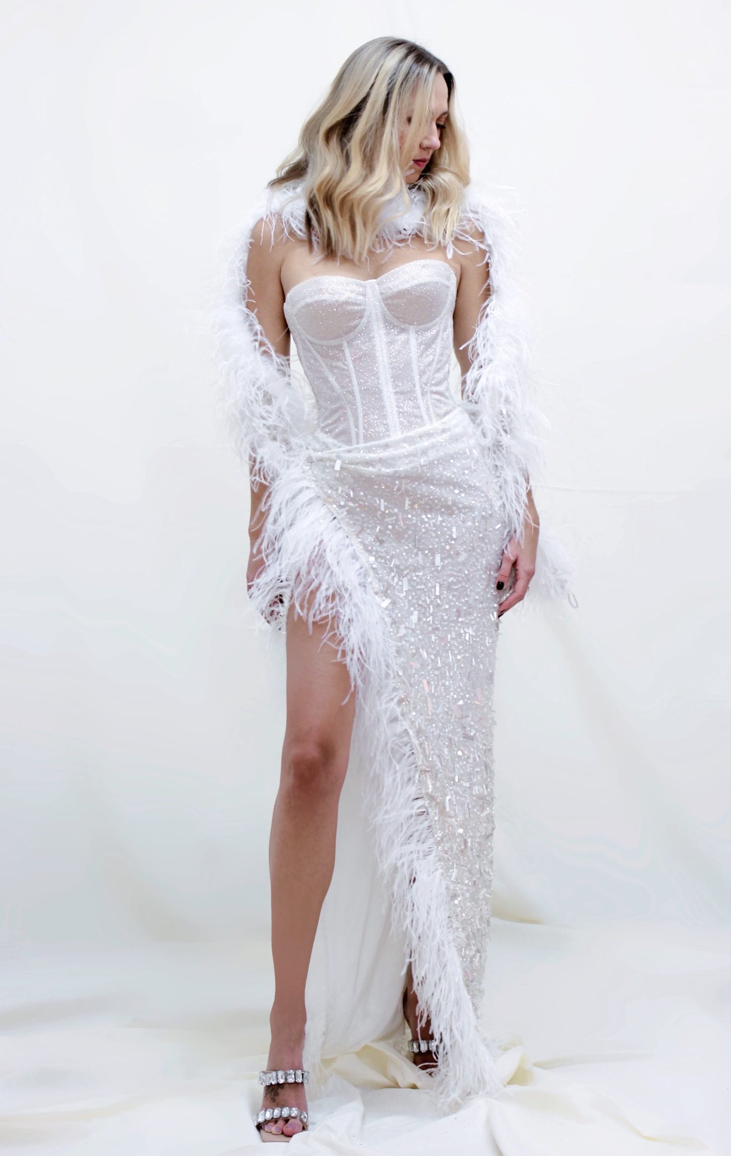 Hollywood Style Wedding Party Dress with Boa